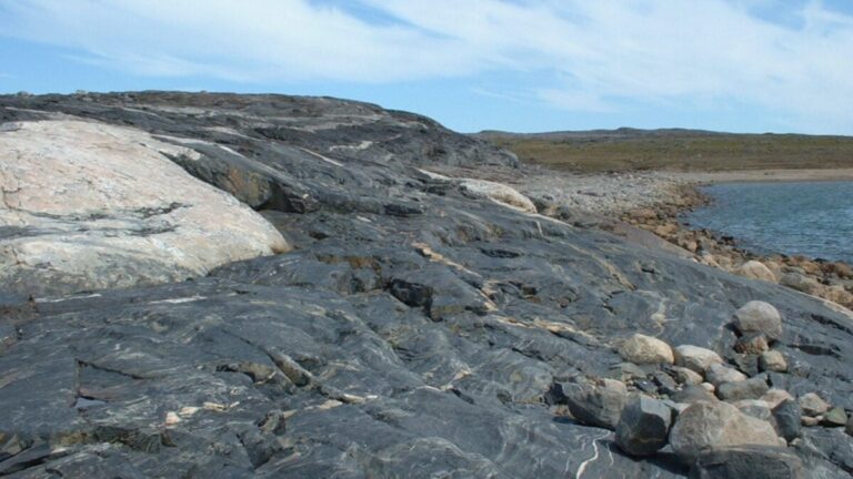 ancient-canadian-rocks-may-hold-clues-to-earth-s-origins