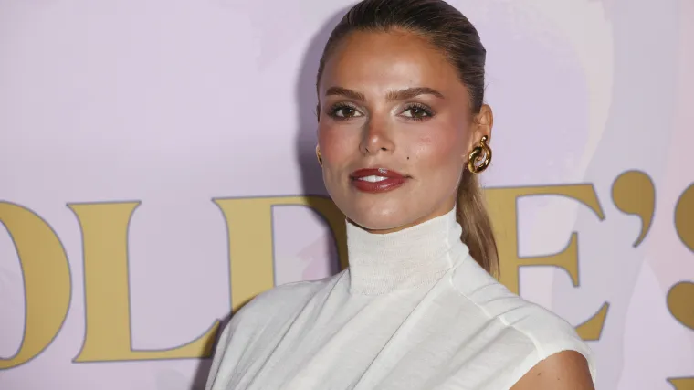 brooks-nader-stuns-in-bold-swimwear-amid-new-reality-show
