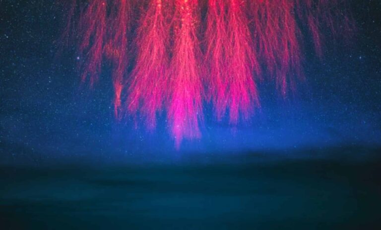 red-sprite-lightning-illuminates-himalayan-skies