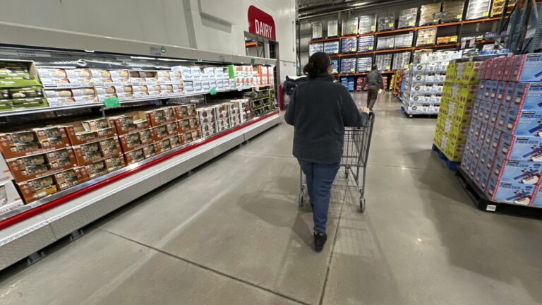 us-economy-contracts-0-5-amid-trade-war-tensions