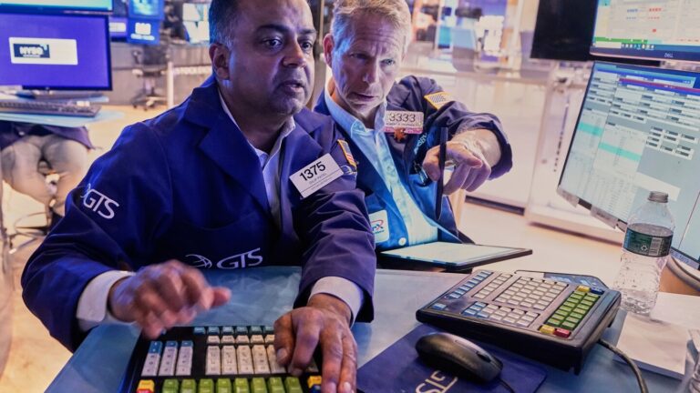 us-stocks-near-record-highs-as-crude-oil-prices-stabilize