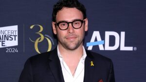 scooter-braun-transitions-to-advisory-role-at-hybe-ending-ceo-tenure