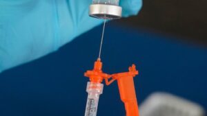 trump-administration-official-overrules-fda-on-covid-vaccine-approvals