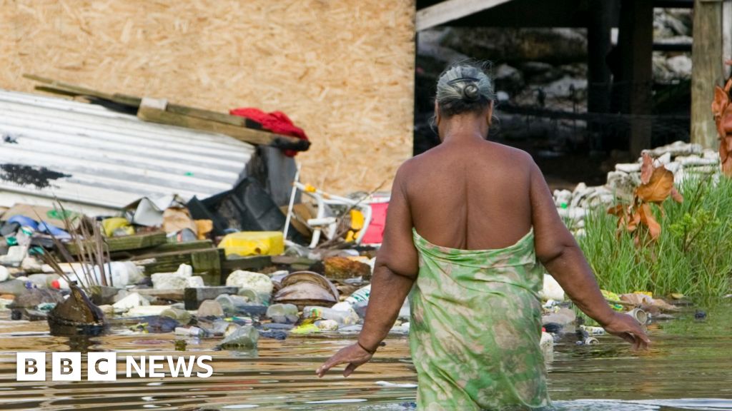 tuvalu-citizens-flock-to-apply-for-australia-s-climate-change-visa