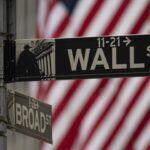 us-stocks-near-record-highs-amid-economic-uncertainty